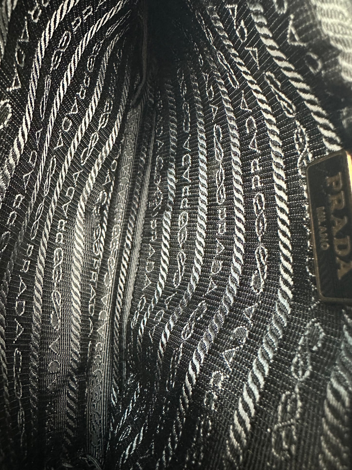 Prada Umhängetasche schwarz/gold