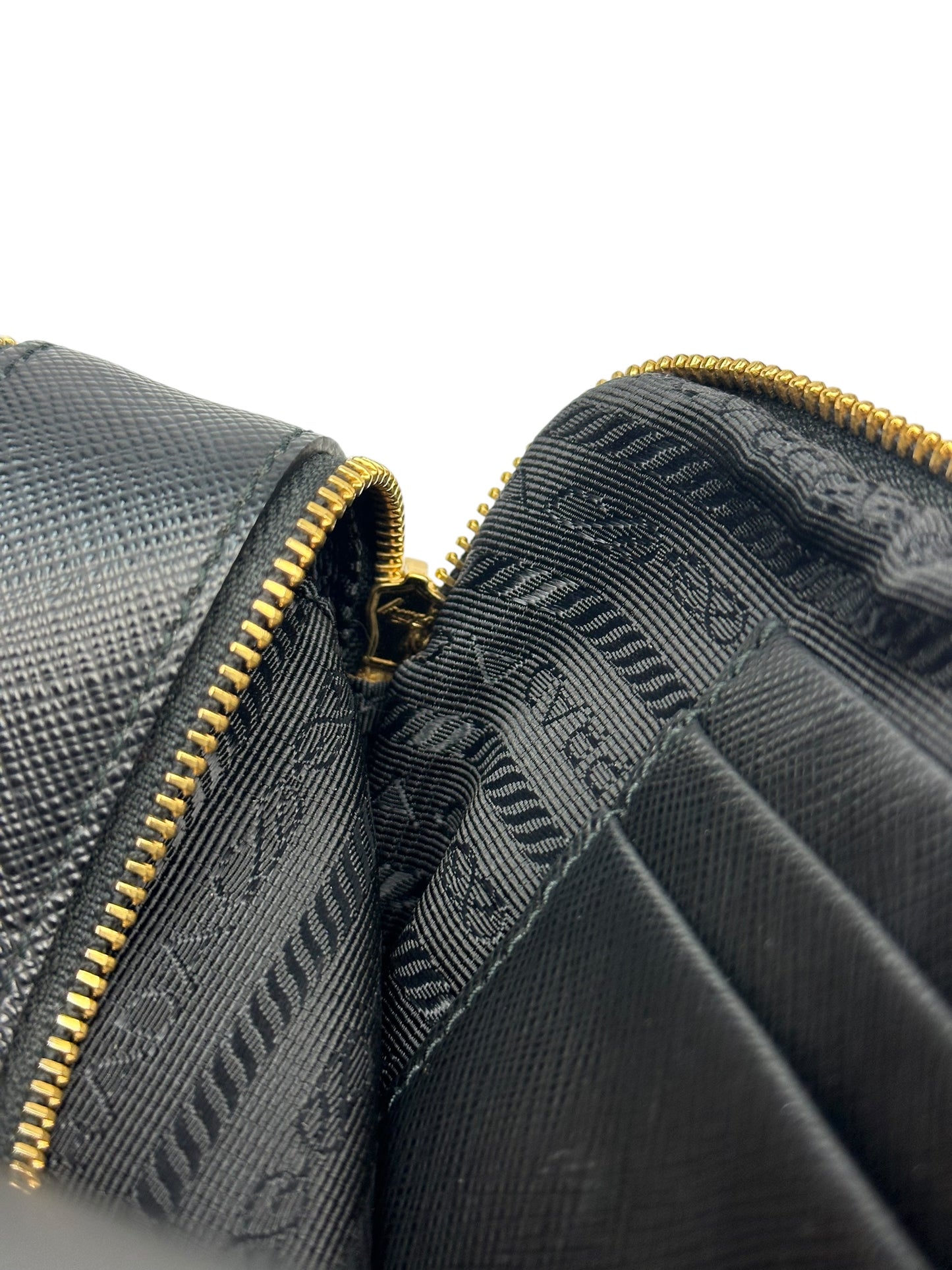 Prada Umhängetasche schwarz/gold