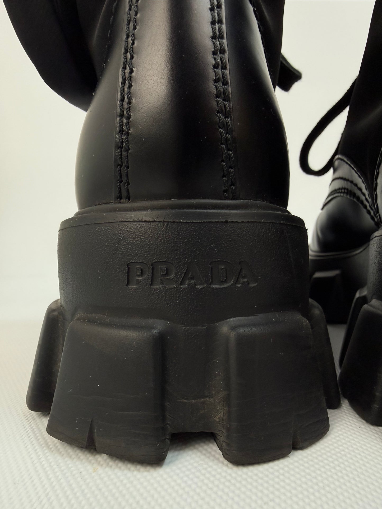 Prada Monolith Stiefel schwarz Gr. 41,5