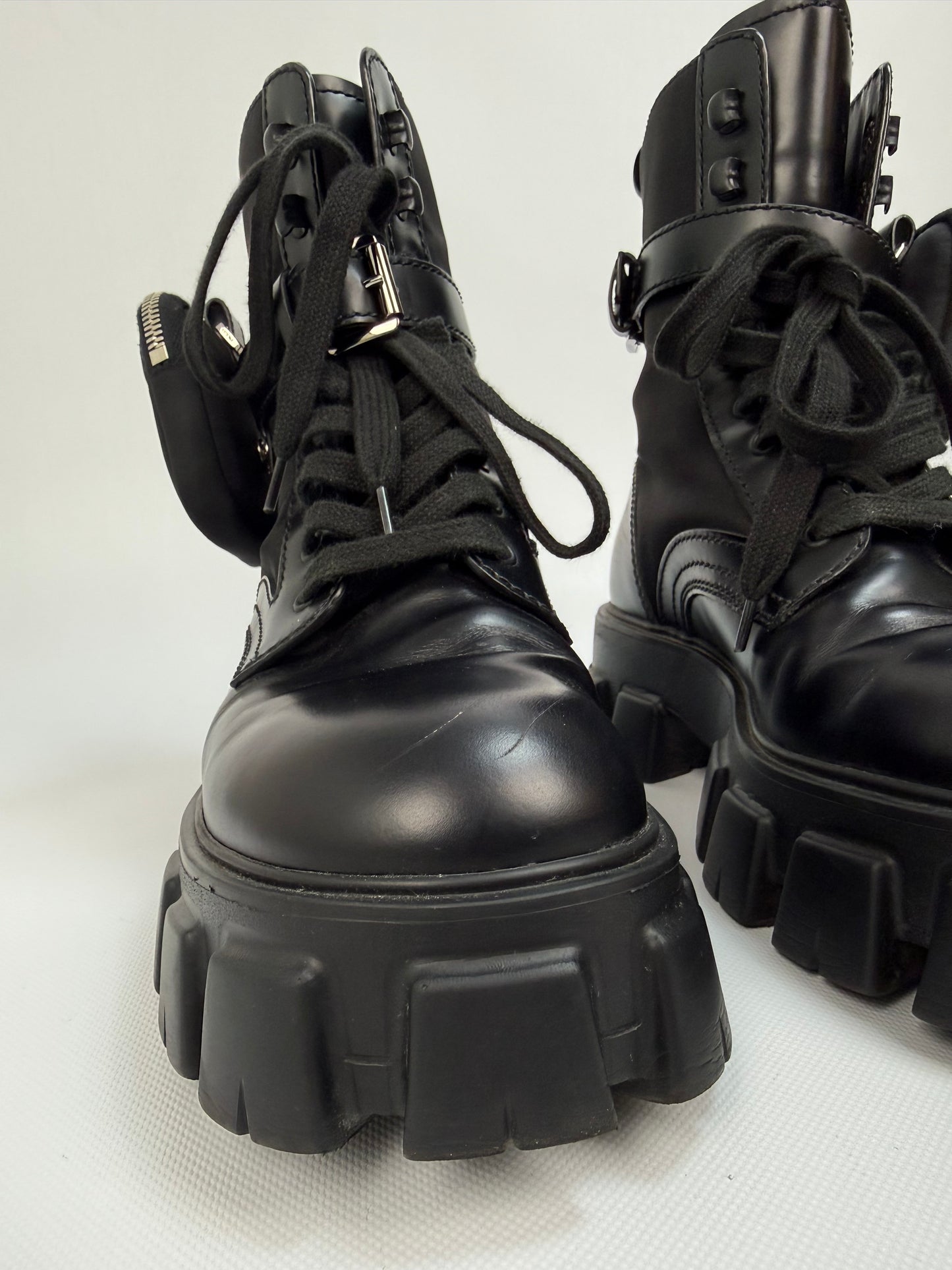 Prada Monolith Stiefel schwarz Gr. 41,5