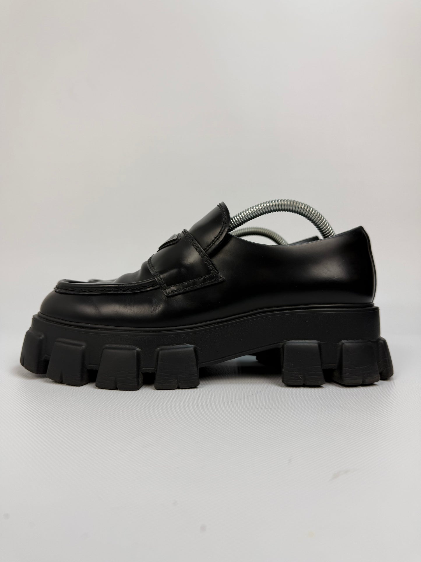 Prada Monolith Loafer schwarz Gr. 41,5