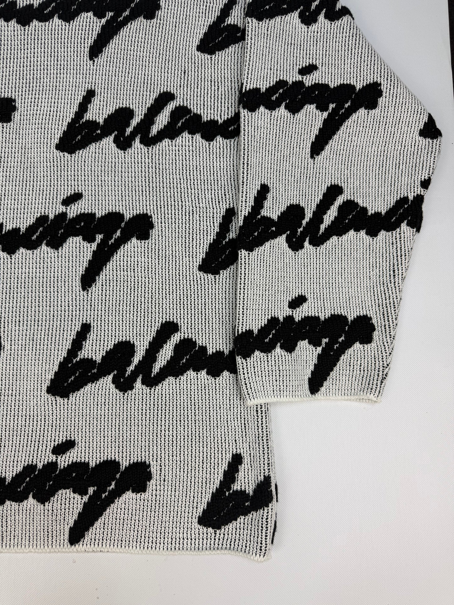 Balenciaga Pullover weiß / schwarz Gr. M