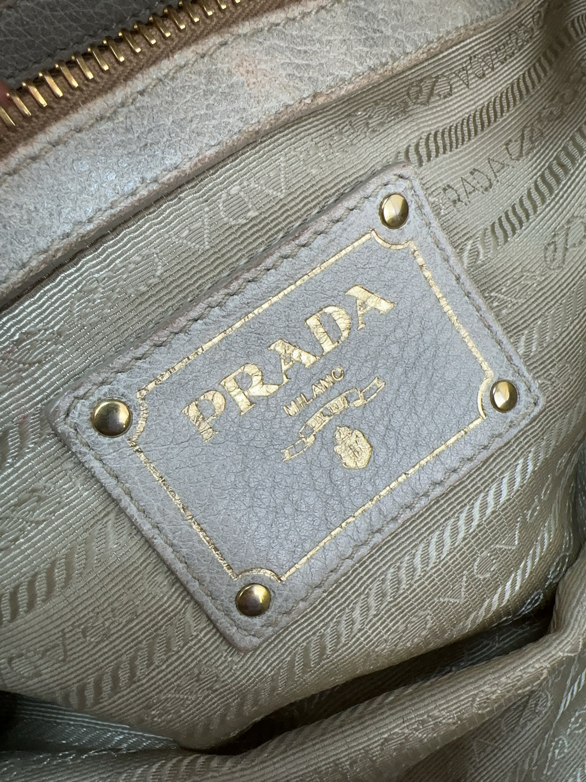 Prada "Cervo" Patch Tasche