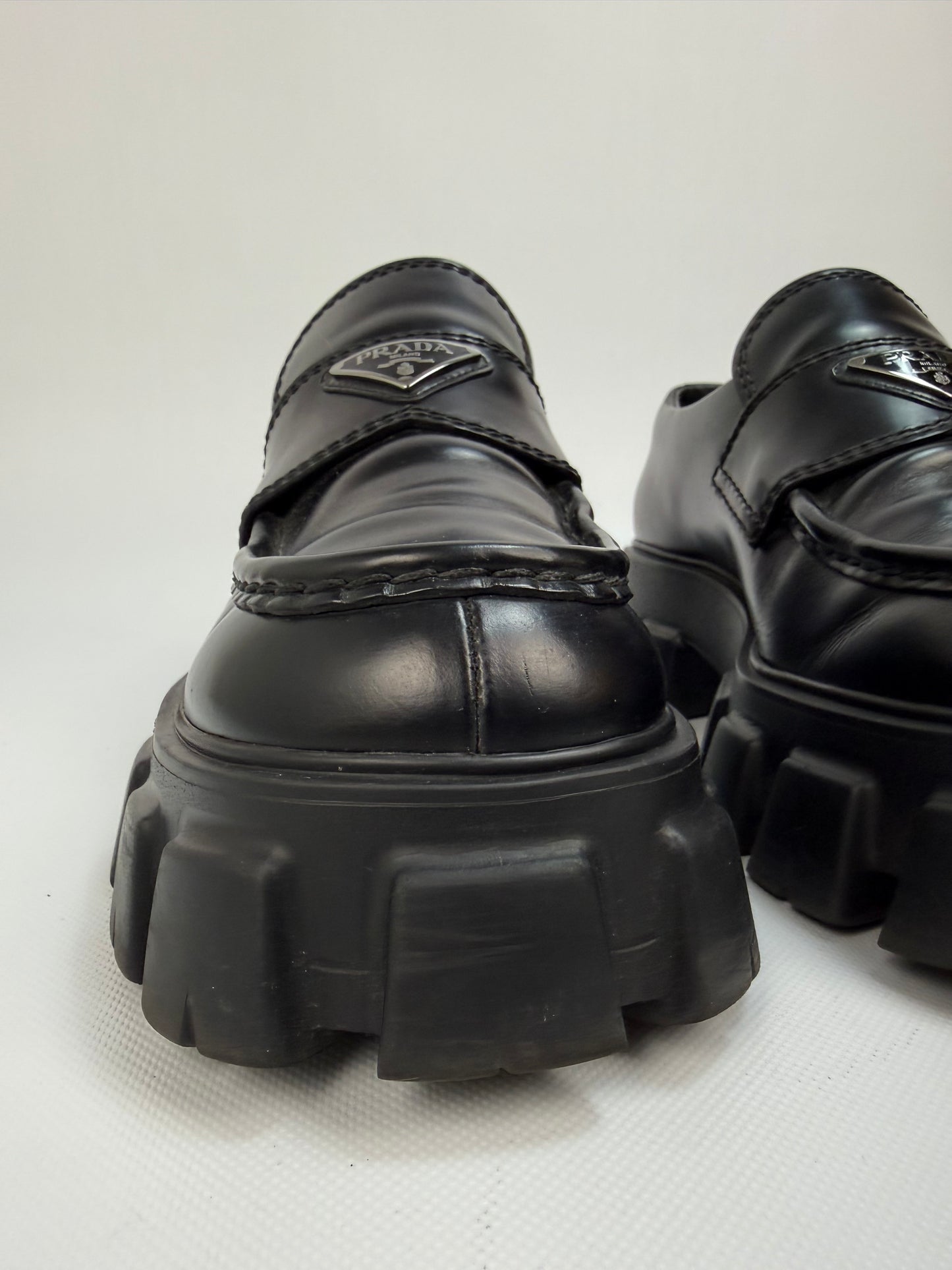 Prada Monolith Loafer schwarz Gr. 41,5