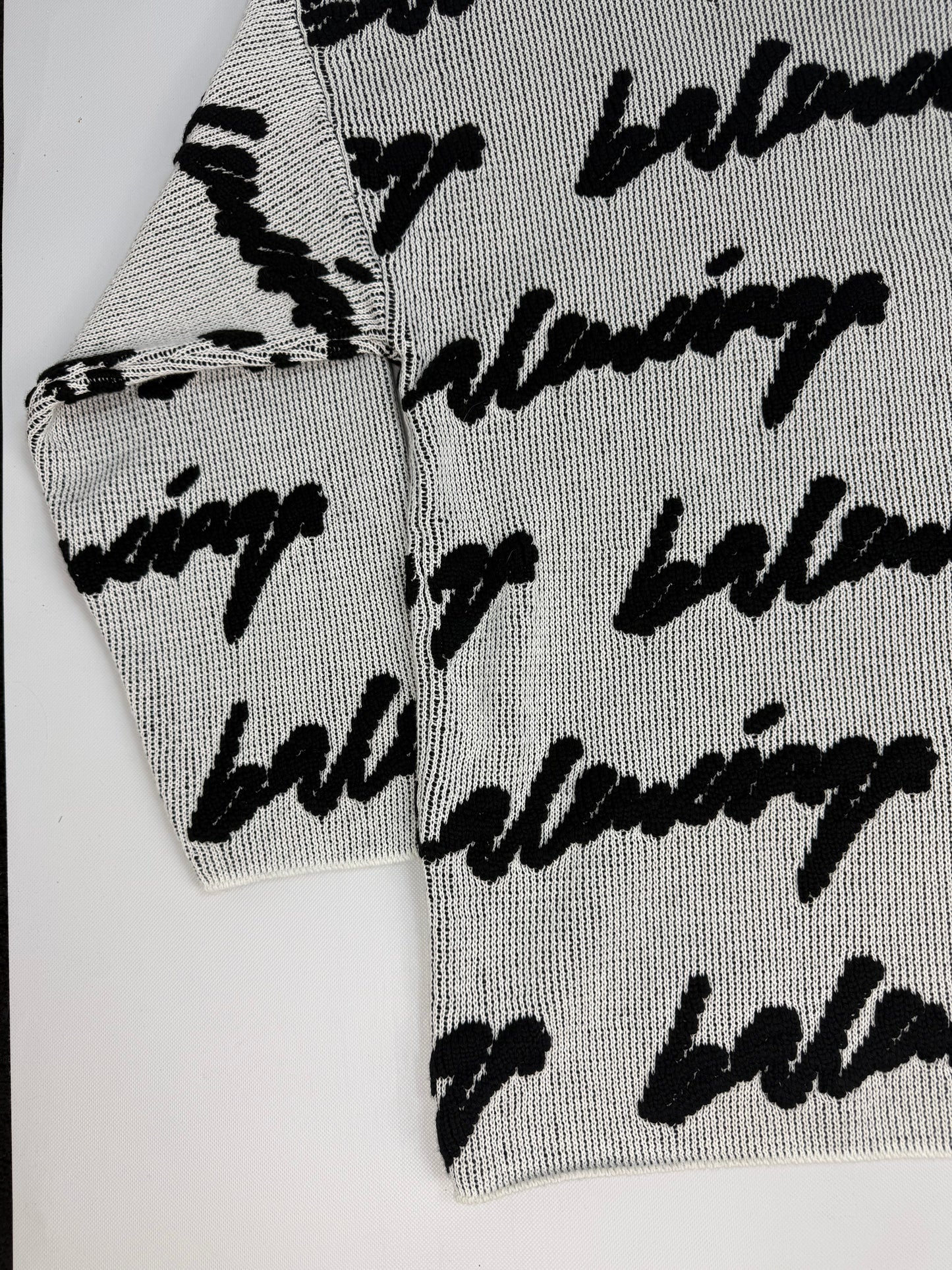 Balenciaga Pullover weiß / schwarz Gr. M