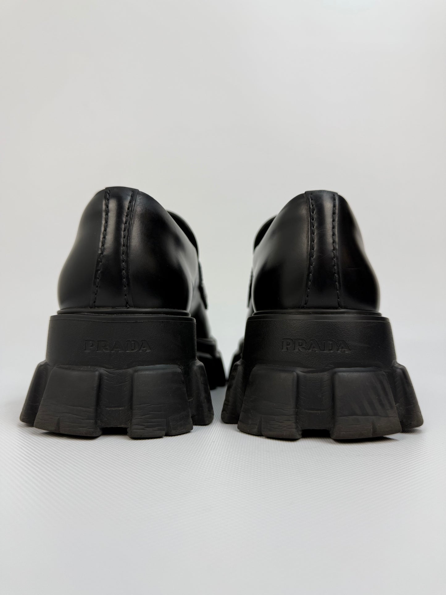 Prada Monolith Loafer schwarz Gr. 41,5