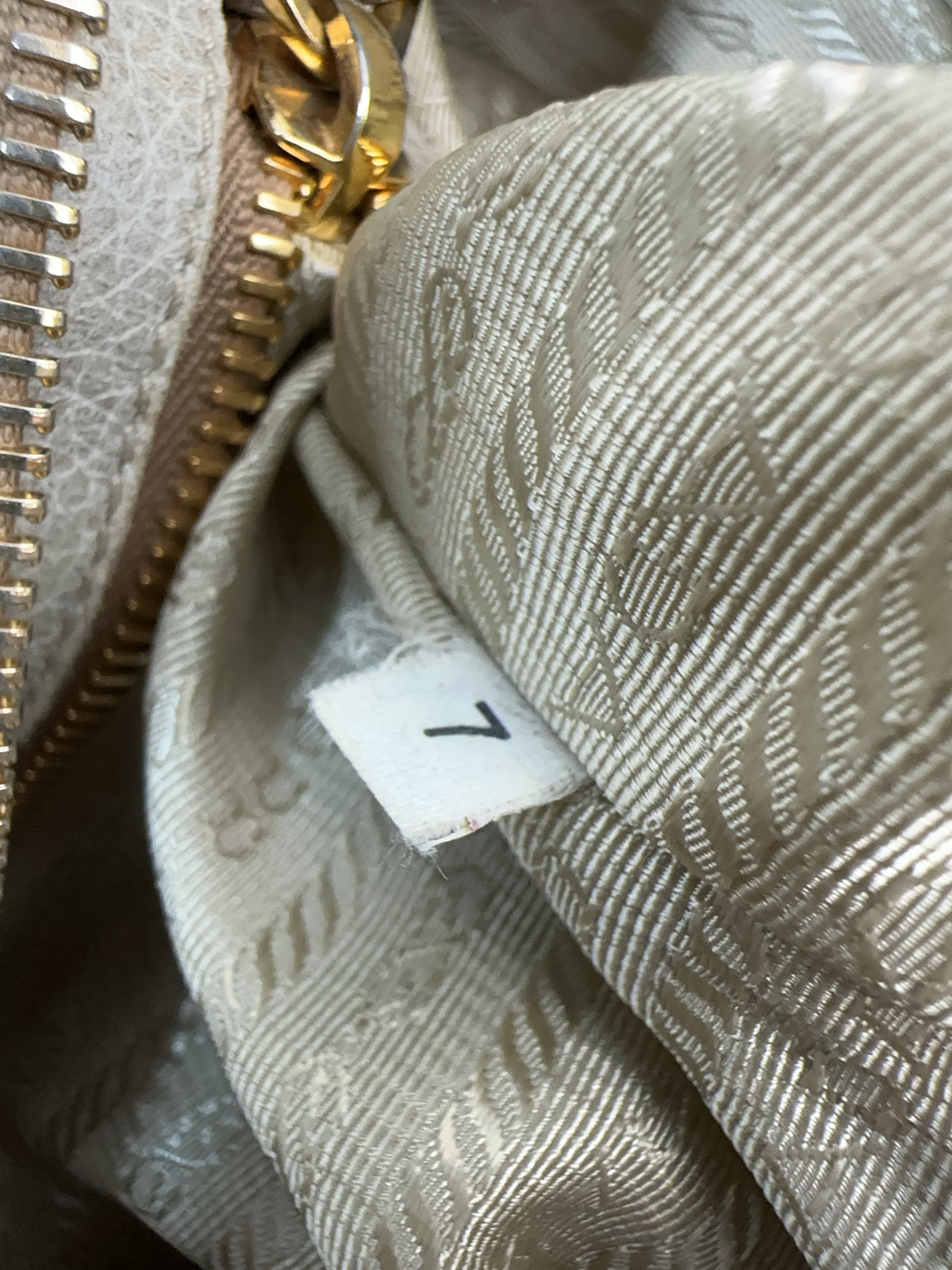 Prada "Cervo" Patch Tasche