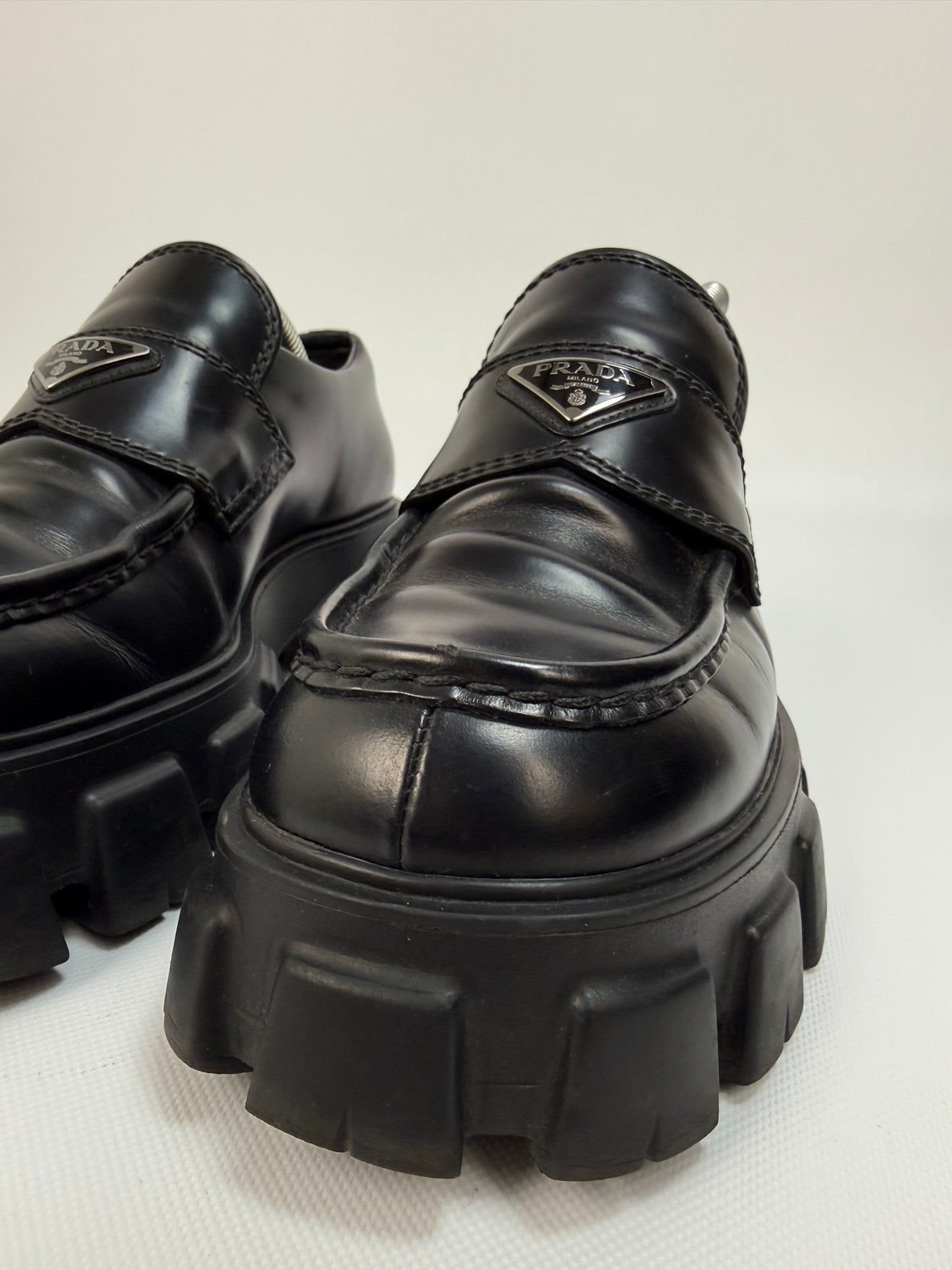 Prada Monolith Loafer schwarz Gr. 41,5