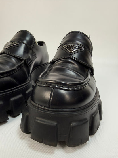 Prada Monolith Loafer schwarz Gr. 41,5