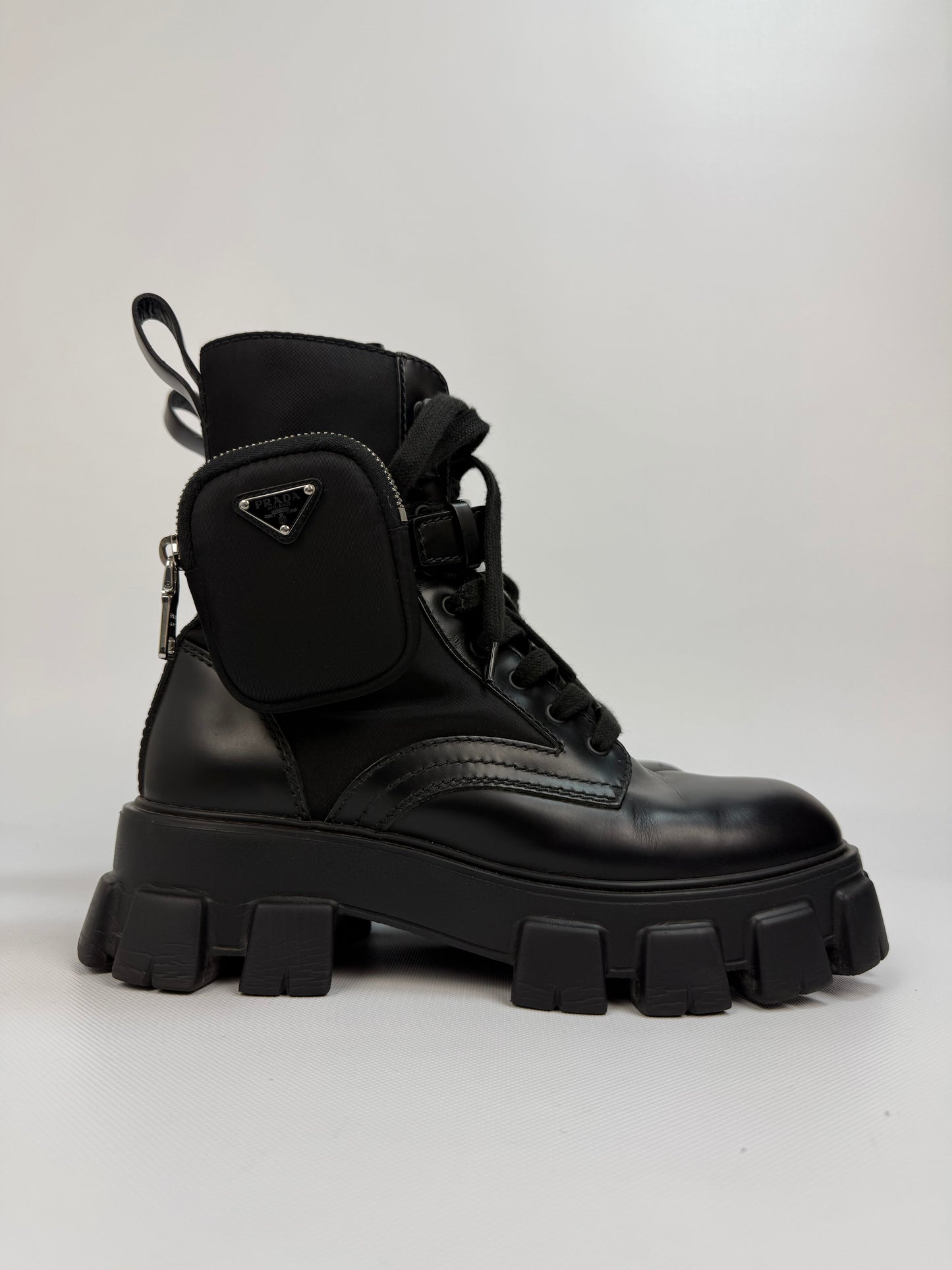 Prada Monolith Stiefel schwarz Gr. 41,5
