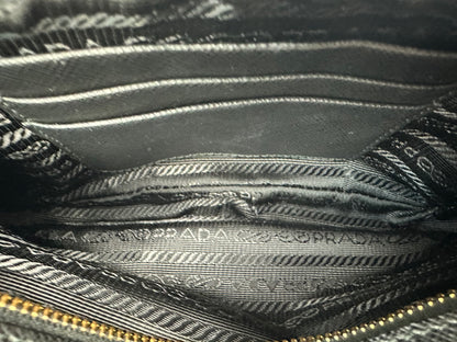 Prada Umhängetasche schwarz/gold