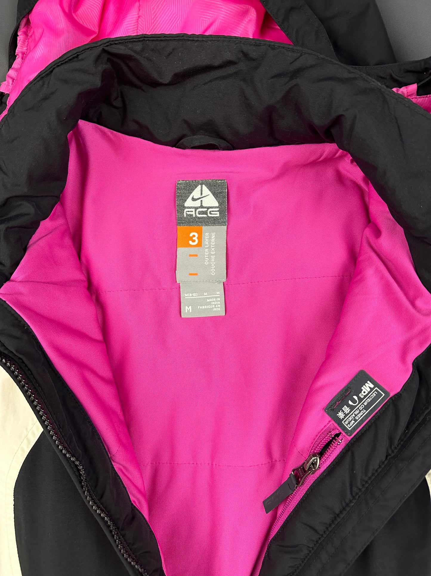 Vintage Nike ACG jacket black women's M