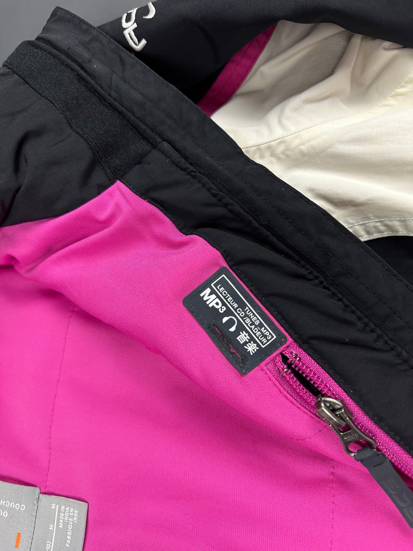 Vintage Nike ACG jacket black women's M