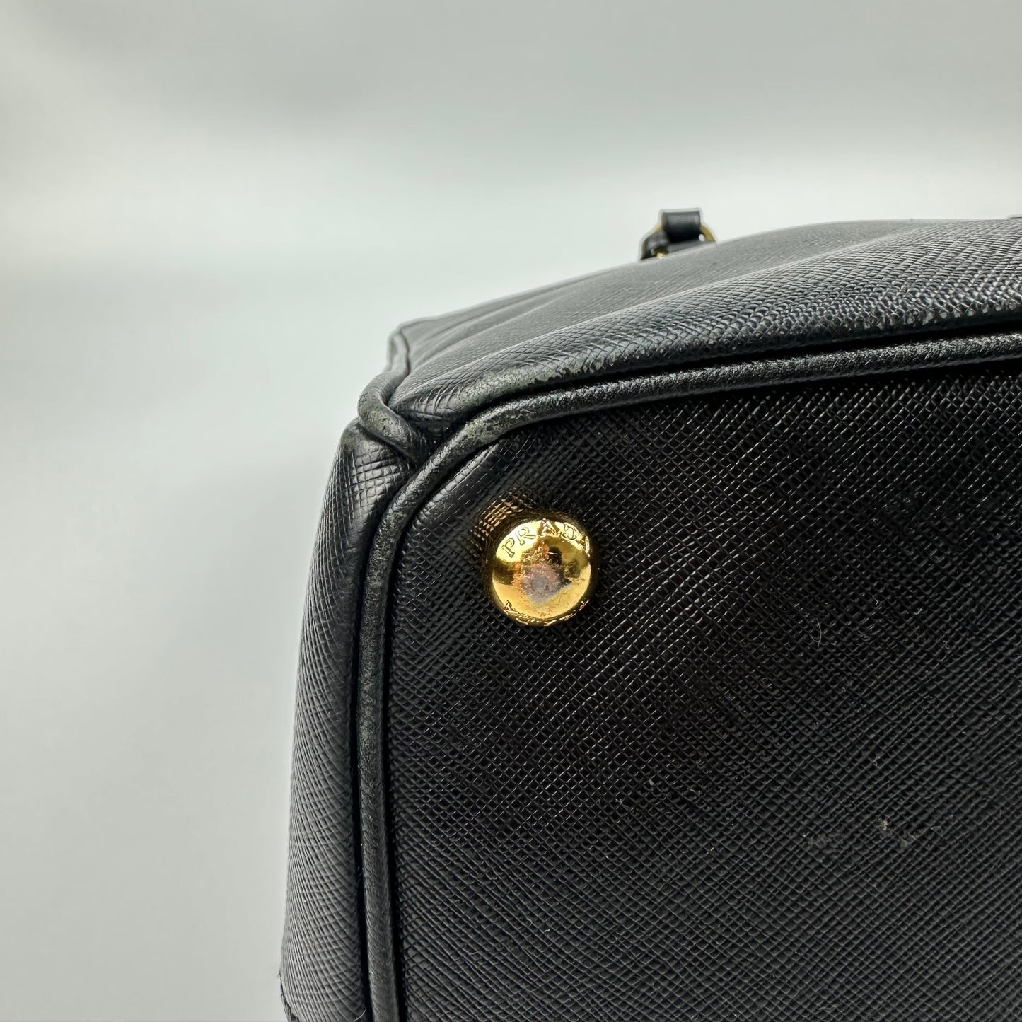 Vintage Prada Fuoco Saffiano Lux Handtasche schwarz