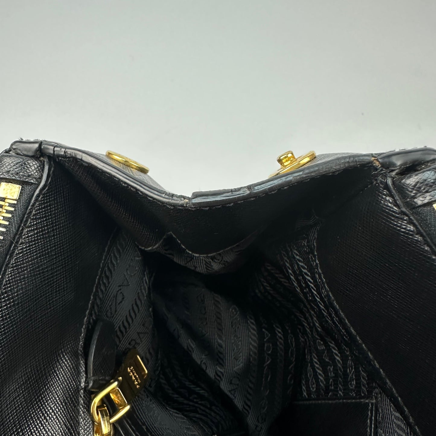 Vintage Prada Fuoco Saffiano Lux Handtasche schwarz