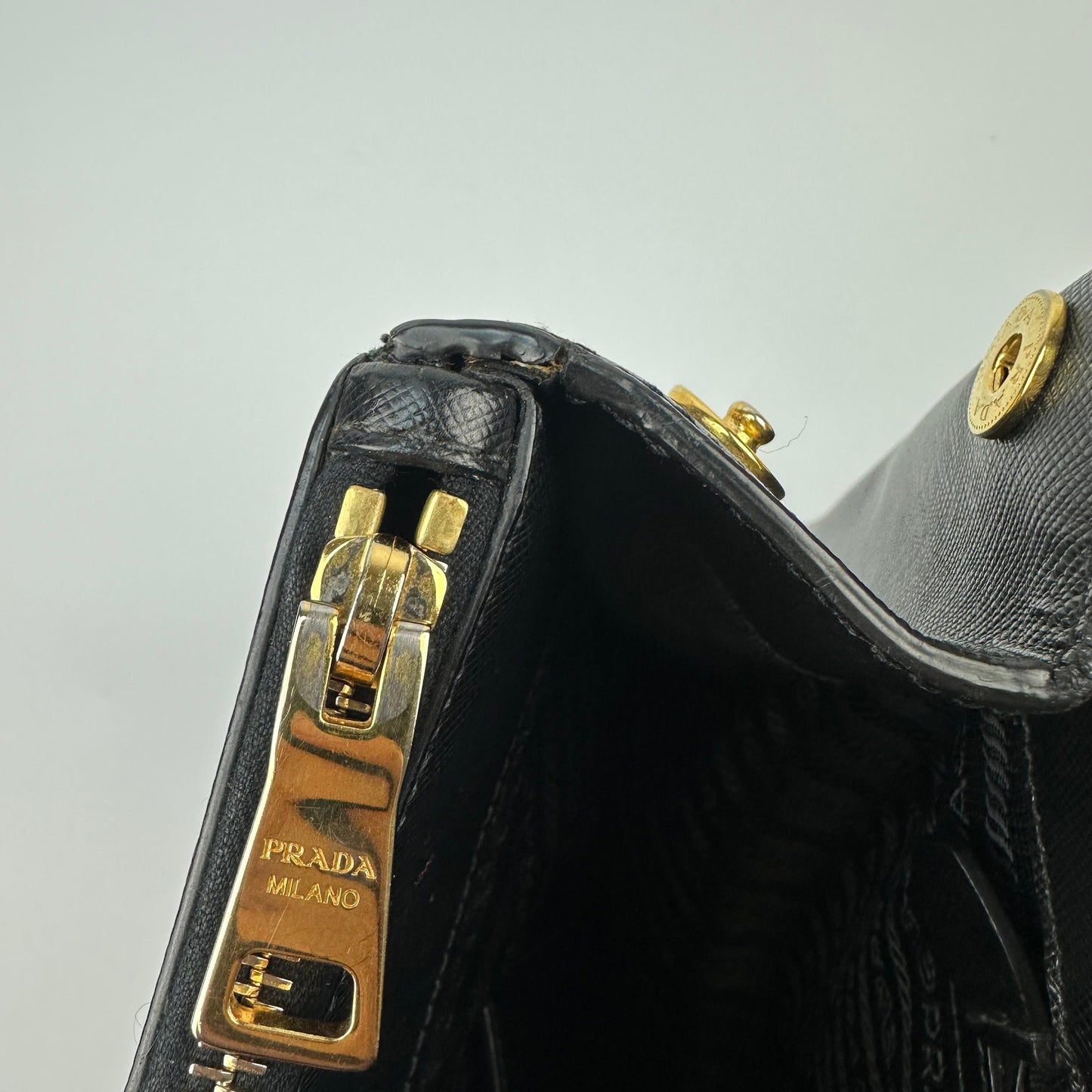 Vintage Prada Fuoco Saffiano Lux Handtasche schwarz