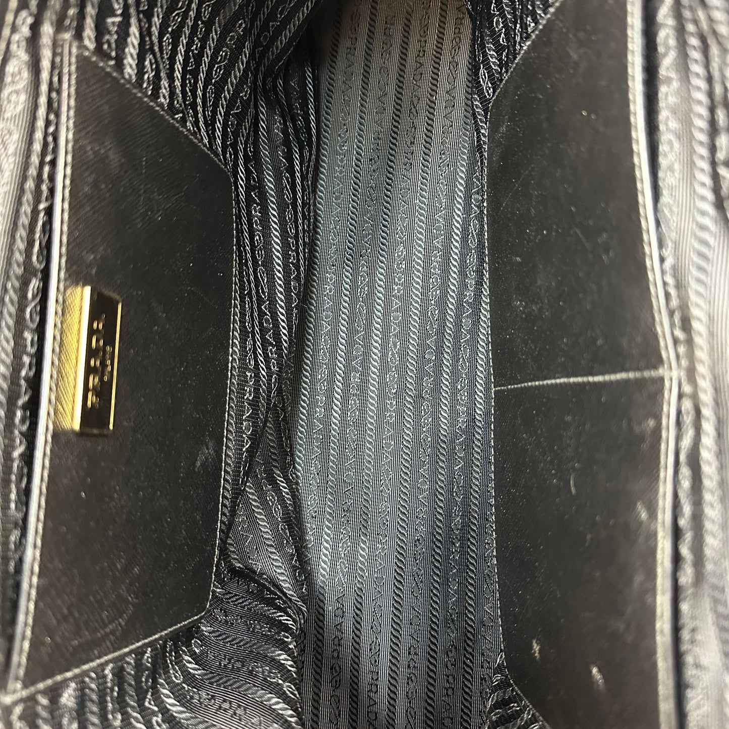 Vintage Prada Fuoco Saffiano Lux Handtasche schwarz