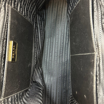 Vintage Prada Fuoco Saffiano Lux Handtasche schwarz