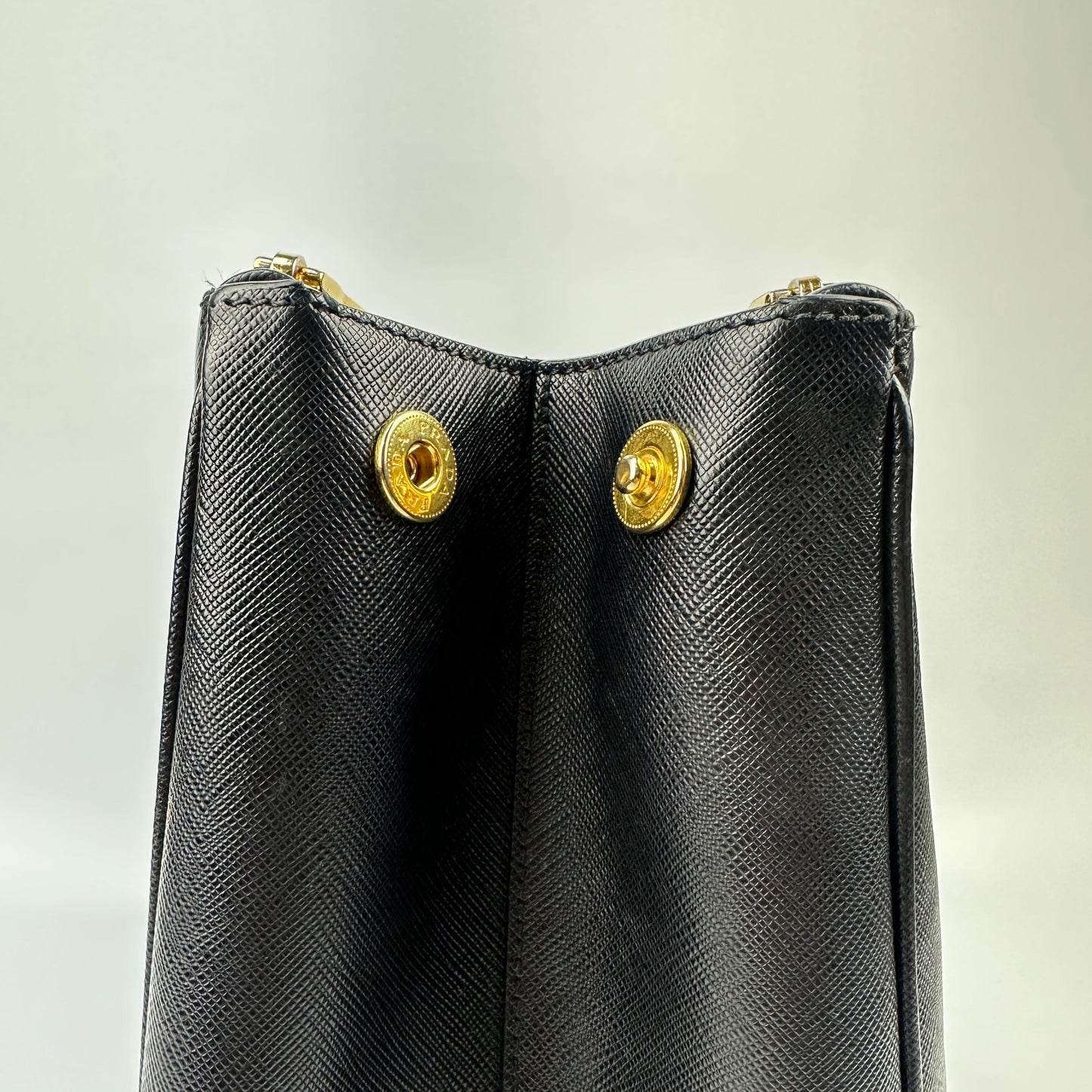 Vintage Prada Fuoco Saffiano Lux Handtasche schwarz